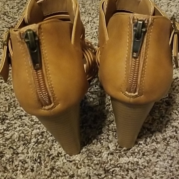 Sandals - Picture 3 of 5